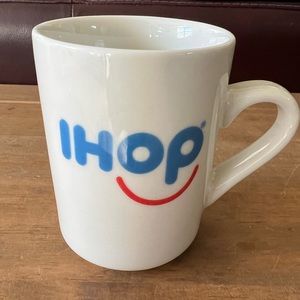 I Hop vintage coffee mug. Measures 4”tall and is in perfect pre owned condition